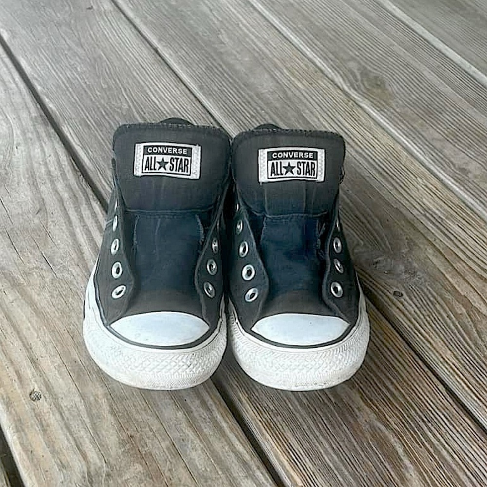 Woman converse shoes